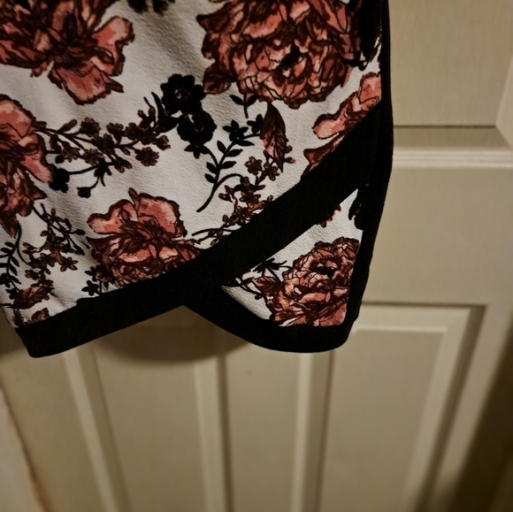 Almost famous floral dress size small - Picture 4 of 7